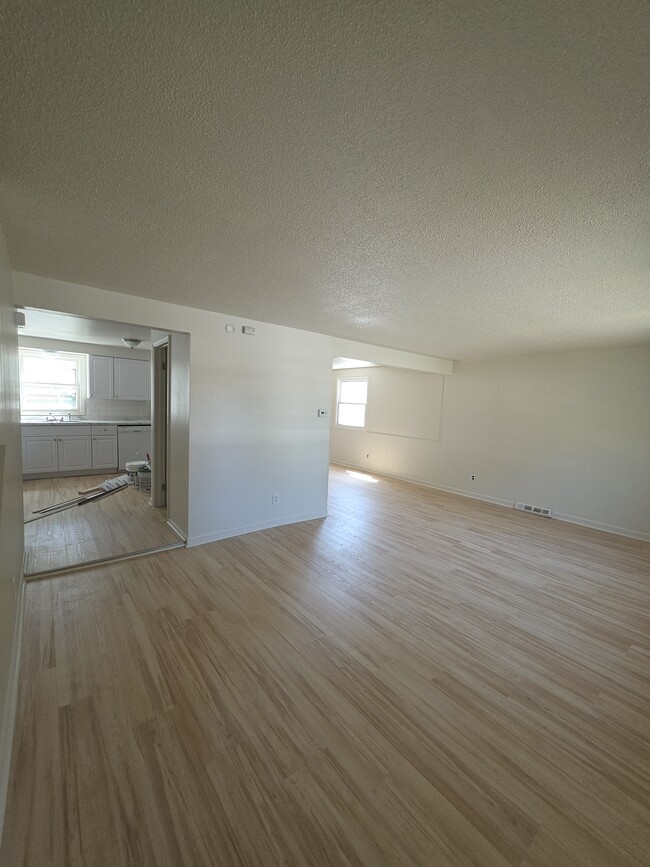 Building Photo - 130 Fairgreen Dr