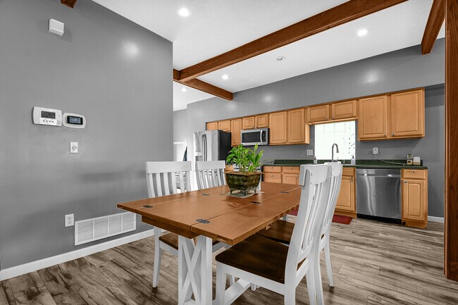 Building Photo - 1049 Fair Ave