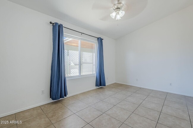 Building Photo - 678 S Silver Dr
