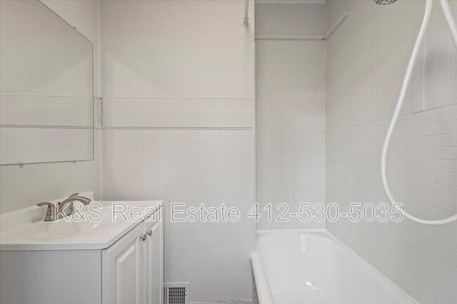 Building Photo - 1221 Prospect Ave