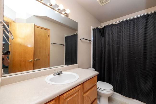 Building Photo - 3 bed, 2.5 bath Home in English Ranch Neighborhood