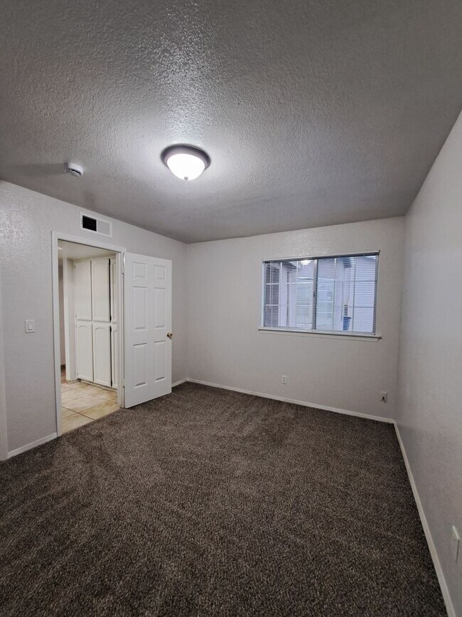 Building Photo - Beautiful 3-Bedroom Fresno Home with Backyard!