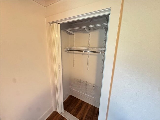 Building Photo - 320 S Washington Ave