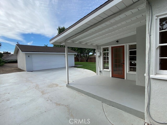Building Photo - 926 W Valencia Mesa Dr