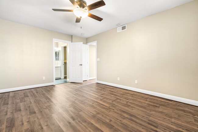 Building Photo - Spacious 3-Bedroom Townhome for Rent!