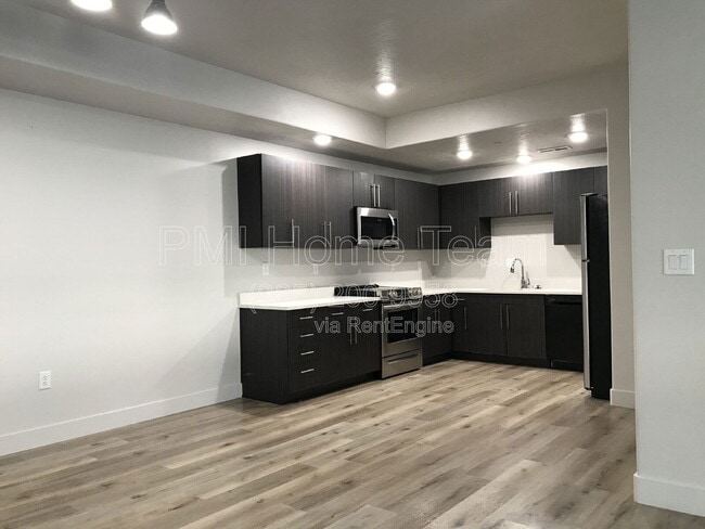 Building Photo - 2874 Kiesel Ave