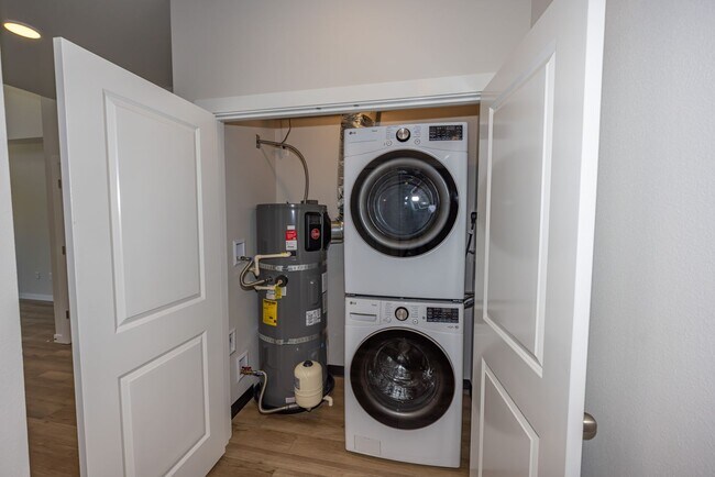 Building Photo - Brand New! - 2 Bedr in Gated Community - 6 WEEKS FREE & xfinity Internet