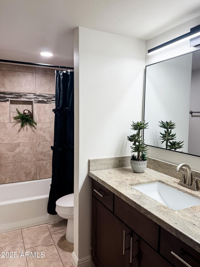 Building Photo - 8165 E Del Caverna Dr