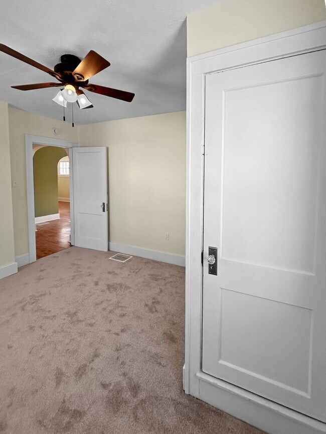 Building Photo - Welcome to this charming 2-bedroom, 1-bathroom home located in the heart of Crescent Township, PA