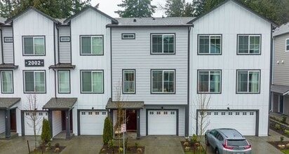 Building Photo - ***HALF OFF THE FIRST MONTH'S RENT*** Pet friendly Lake Stevens Town Home Move In Ready
