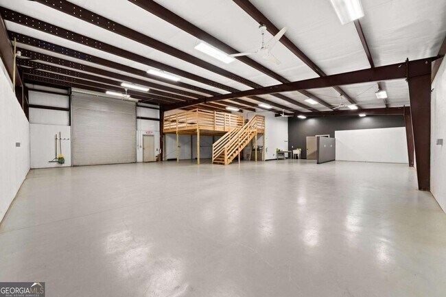 Building Photo - 221 Columbus Dr
