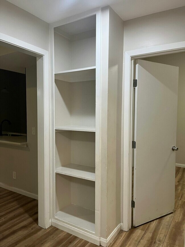 Building Photo - 1904 Hearthstone Dr