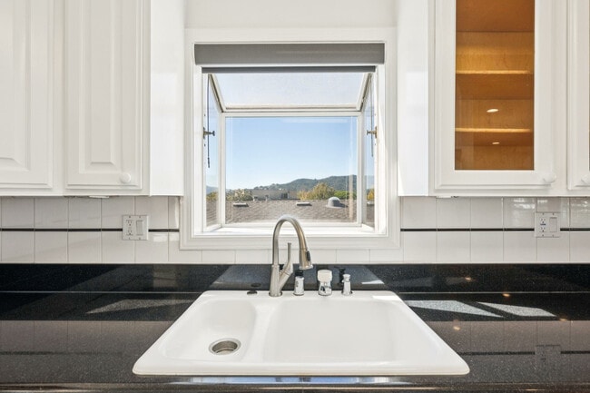 Building Photo - 114 San Marino Dr