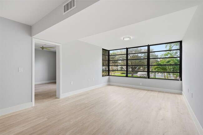 Building Photo - 1717 Whitehall Dr