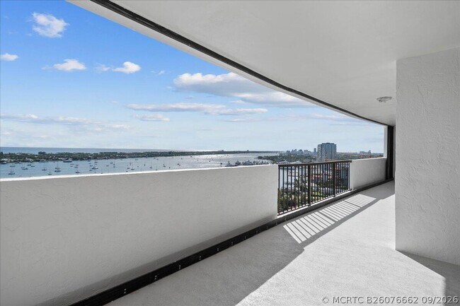 Building Photo - 5200 N Flagler Dr