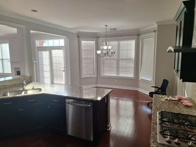 Building Photo - MARCH MOVE IN SPECIAL - $300 off FIRST FUL...