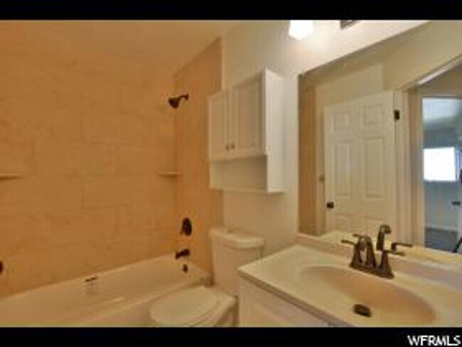 Building Photo - Beautifully Renovated Duplex in Salt Lake City