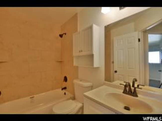 Building Photo - Renovated Duplex in Salt Lake City - GREAT...