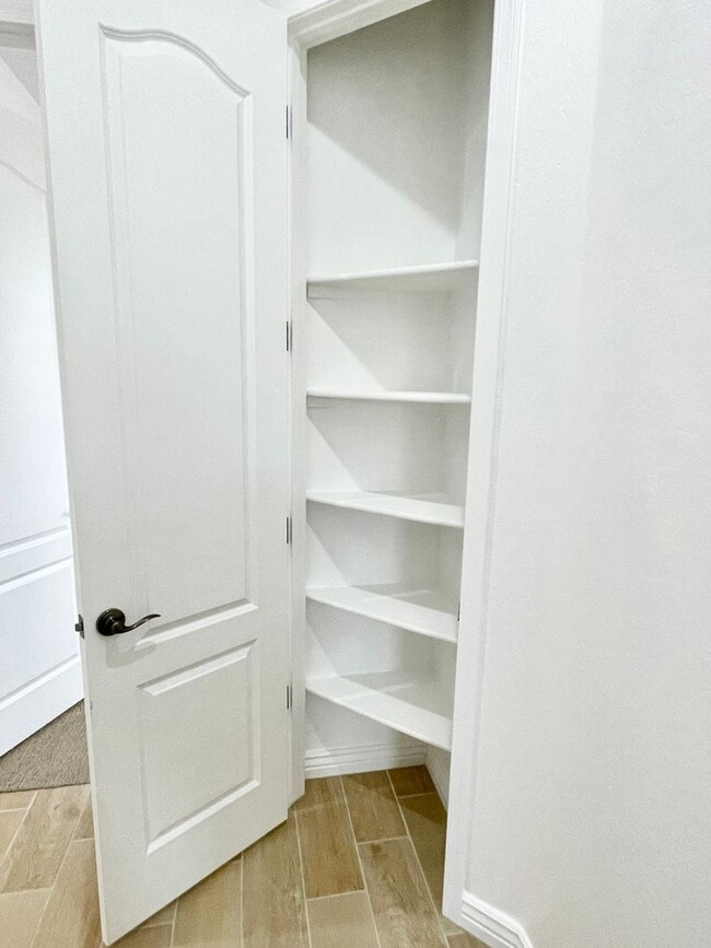 Building Photo - Gorgeous 3 Bed/2.5 Bath + Den Home In Chandler! Gated Community & Upgrades Throughout Home!