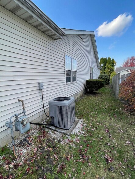 Building Photo - 1738 Beech Dr