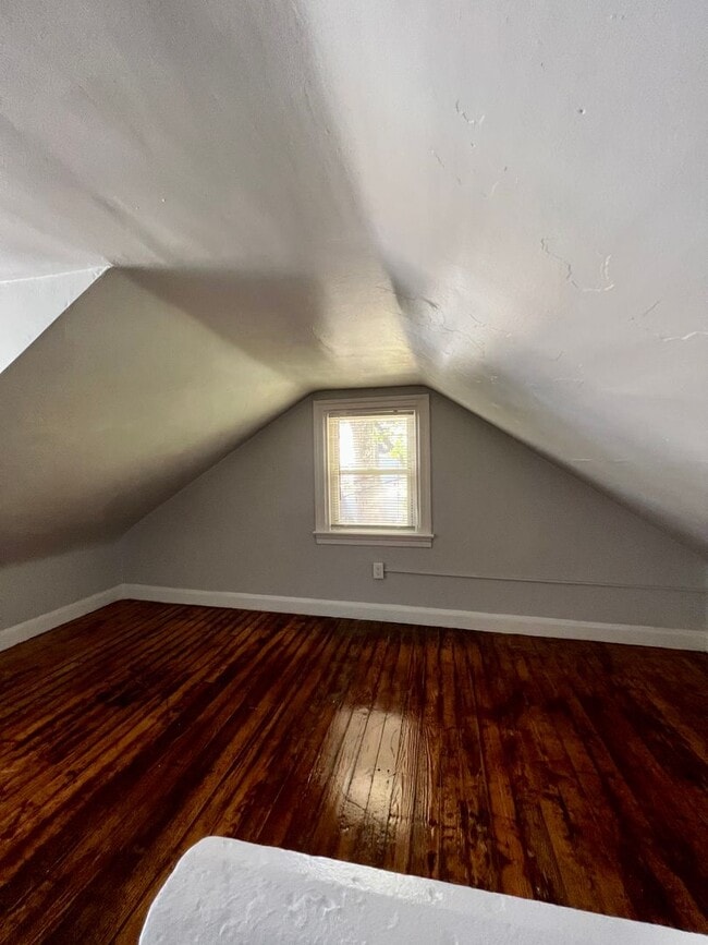 Building Photo - Modern, Cozy 1 Bedroom & 1 Bathroom Home!