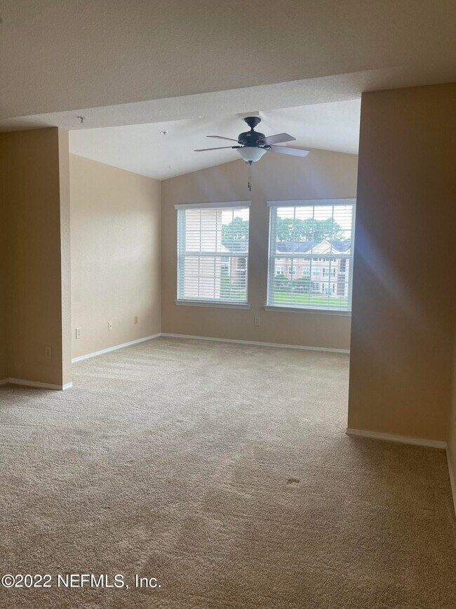 Building Photo - 13810 Sutton Park Dr N