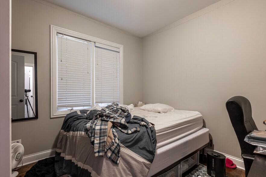 Building Photo - 1138 W Diversey Pky