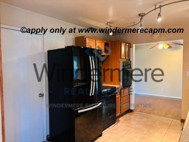Building Photo - Arden Arcade 3 bedroom/ 2 bath on HUGE lot – Space, Location, and Charm!