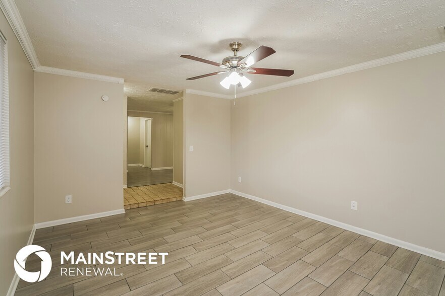 Building Photo - 960 Dostie Cir