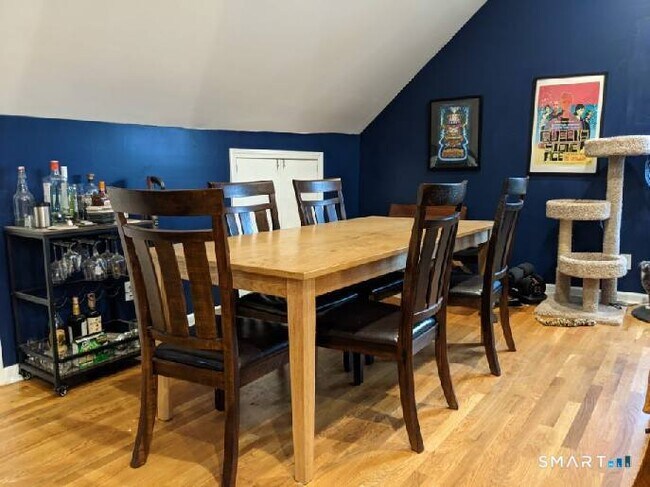 Building Photo - 2870 Fairfield Ave