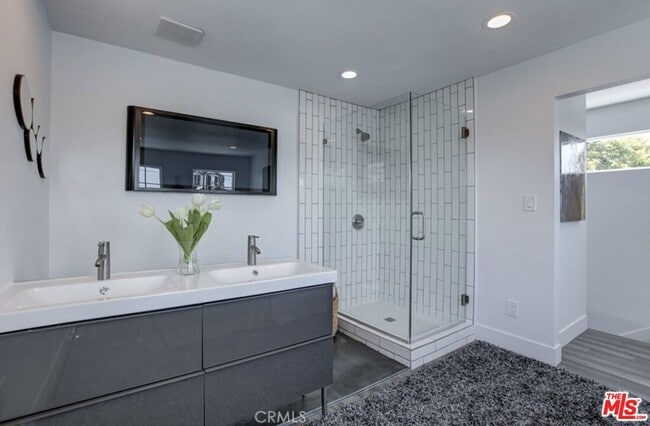 Building Photo - 338 Walnut Ave