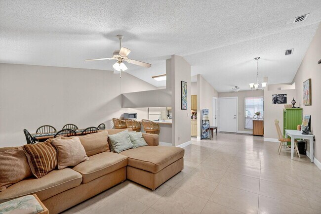 Building Photo - 15 Farnworth Dr