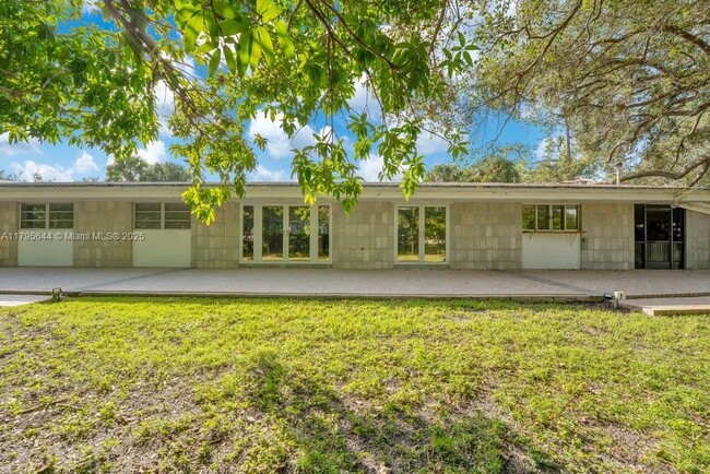 Building Photo - 5305 SW 62nd Ave