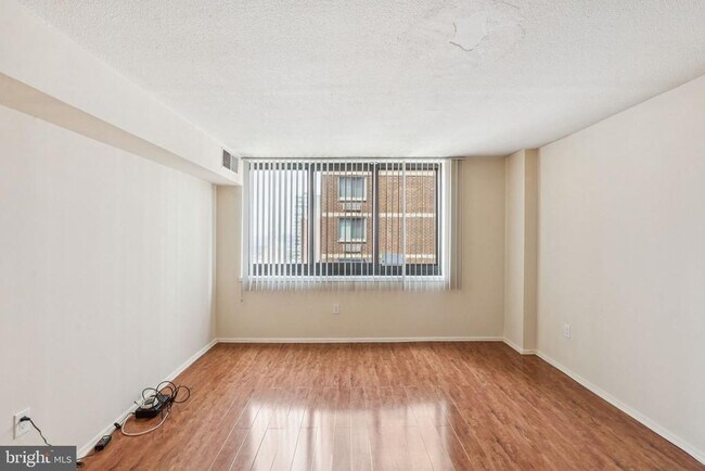 Building Photo - 1420 Locust St