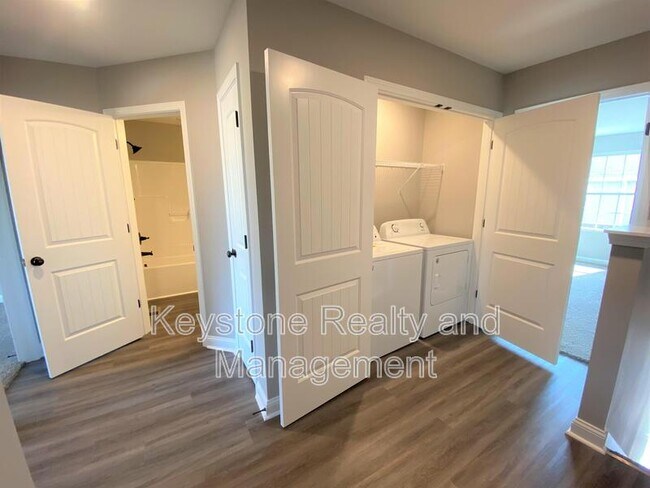 Building Photo - 580 Heritage Pointe Dr