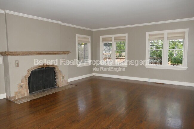 Building Photo - 3246 Conkling Pl W