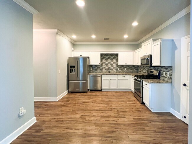 Building Photo - 3BR/2.5BA Townhouse in Sorrento - availabl...