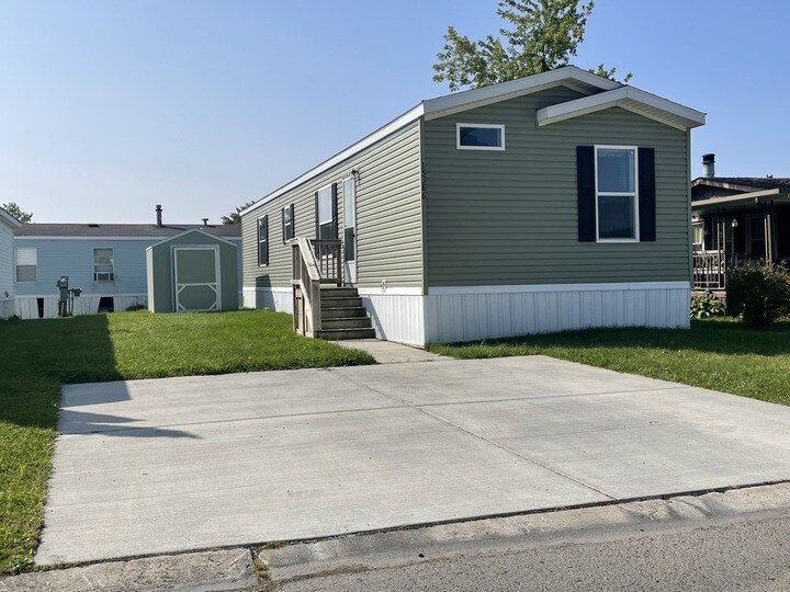 Building Photo - 15386 Danseur Dr