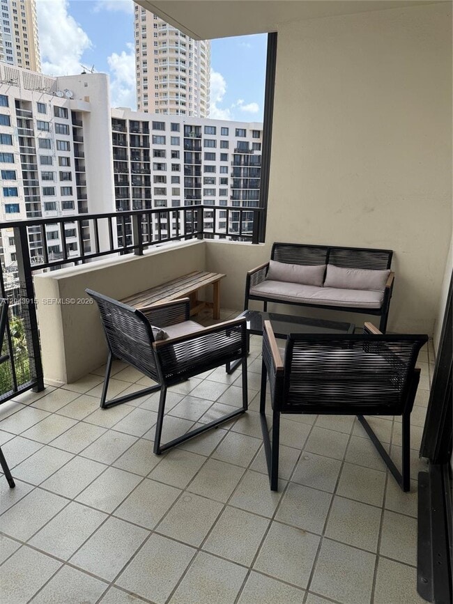 Building Photo - 520 Brickell Key Dr