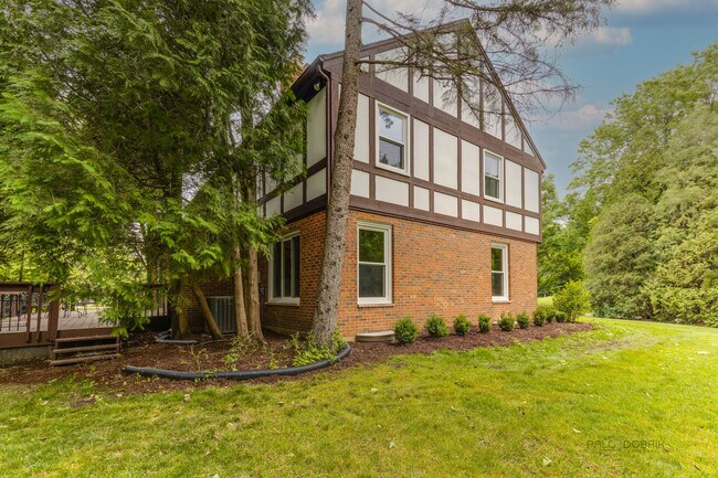 Building Photo - 1441 Lawrence Ave