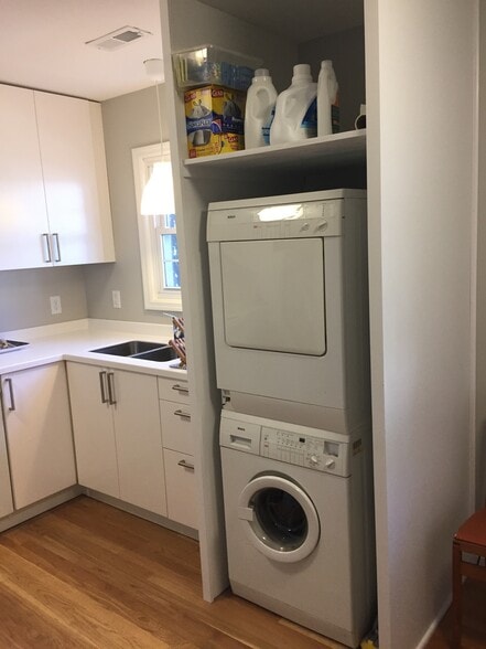 Washer dryer in unit - 506 N. Greensboro St