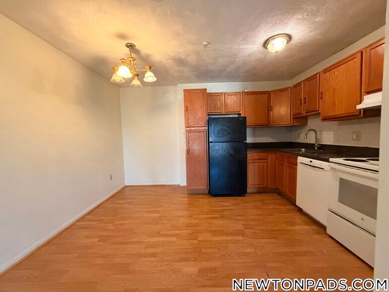 Building Photo - 175 Adams St