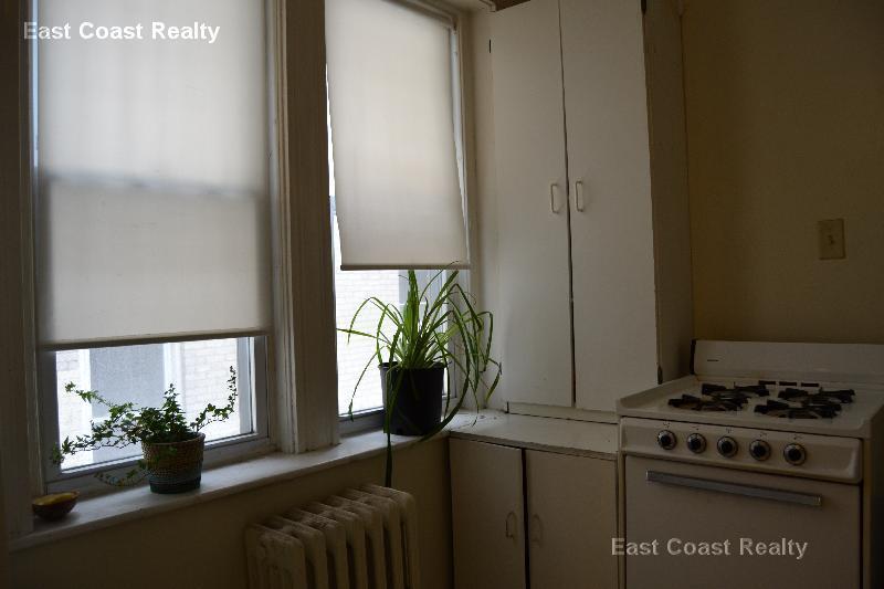 Building Photo - 51 Linden St