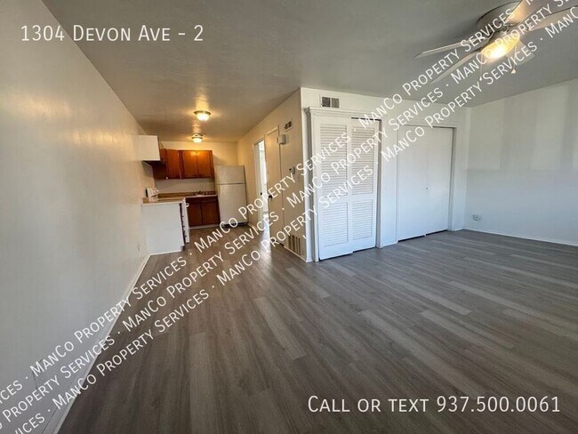 Building Photo - 1304 Devon Ave