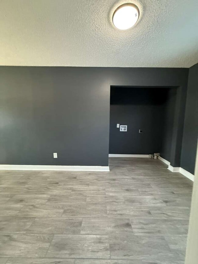 Building Photo - 1266 Russwood Rd