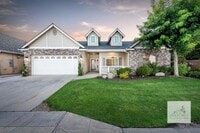 Building Photo - Beautiful Northeast 4 Bedroom 2.5 Bath hom...