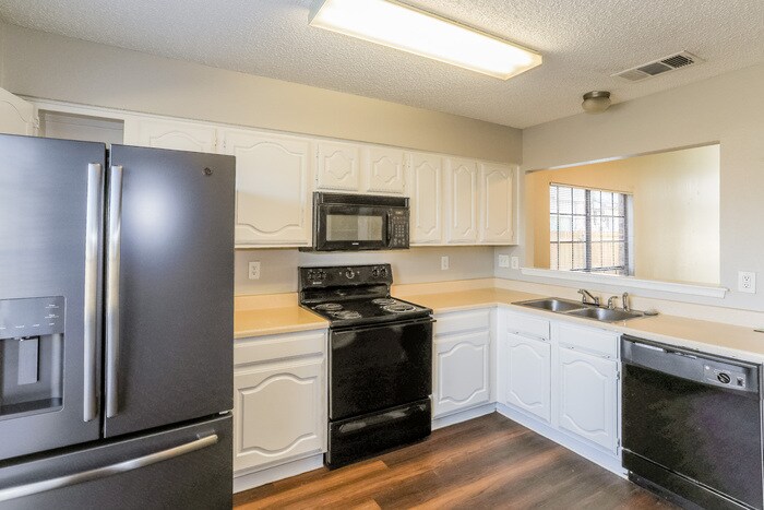 Building Photo - 410 Wellington Dr