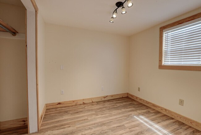 Building Photo - 15813 A