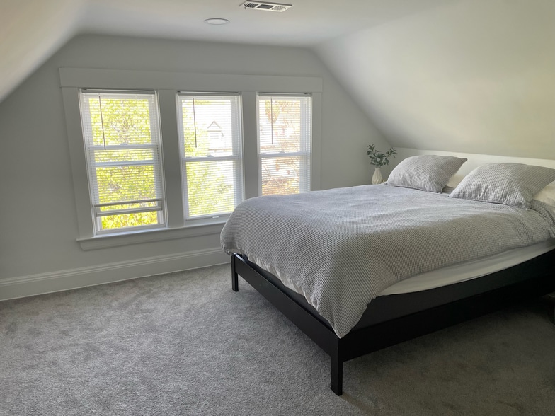 Upstairs Room 1 - 1443 Lakeland Ave