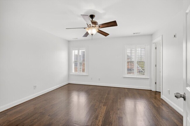 Building Photo - Beautiful 6BR Executive Brentwood Home with Pool